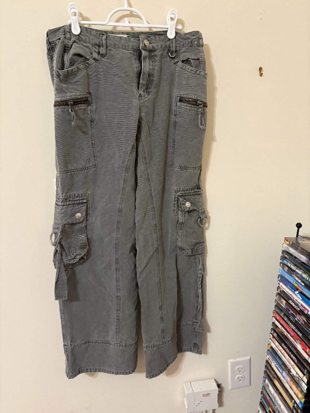 We The Free Size 8 Olive Green Cargo Pants